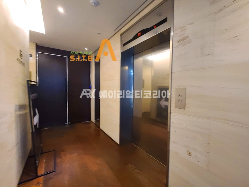 서울 강남구 청담동 # 청담동 높은층고, 통유리 노출내외관 사무실 월세 매물번호 23526 사진 5