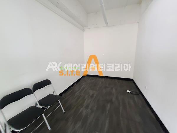 서울 강남구 논현동 K 도산공원 사거리 유리 룸4 월세 매물번호 16075 사진 3