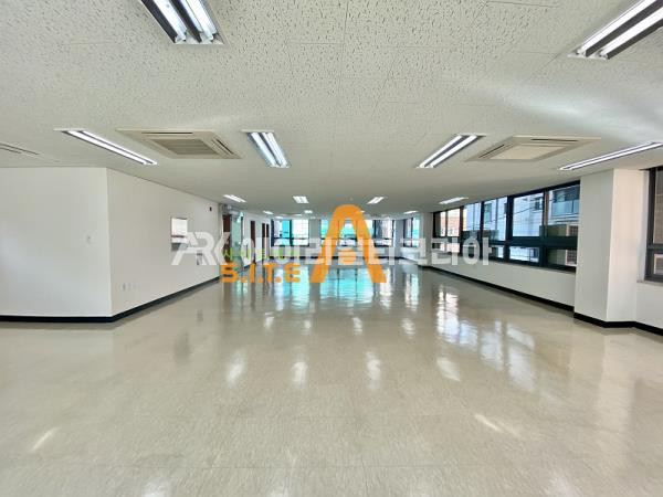 서울 강남구 논현동 C 학동역 이면도로 내외관 깔끔한 사무실 월세 매물번호 12456 사진 4