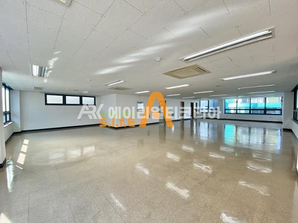 서울 강남구 논현동 C 학동역 이면도로 내외관 깔끔한 사무실 월세 매물번호 12455 사진 3