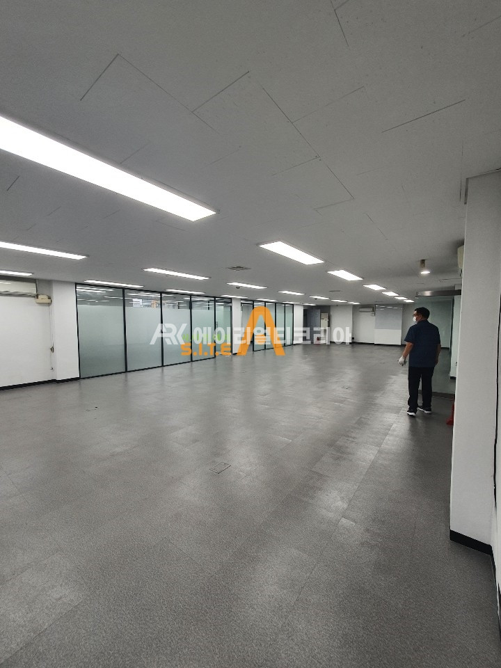 서울 강남구 역삼동 P 깔끔한 인테리어로 학원용도 가능한 사무실 월세 매물번호 14220 사진 1