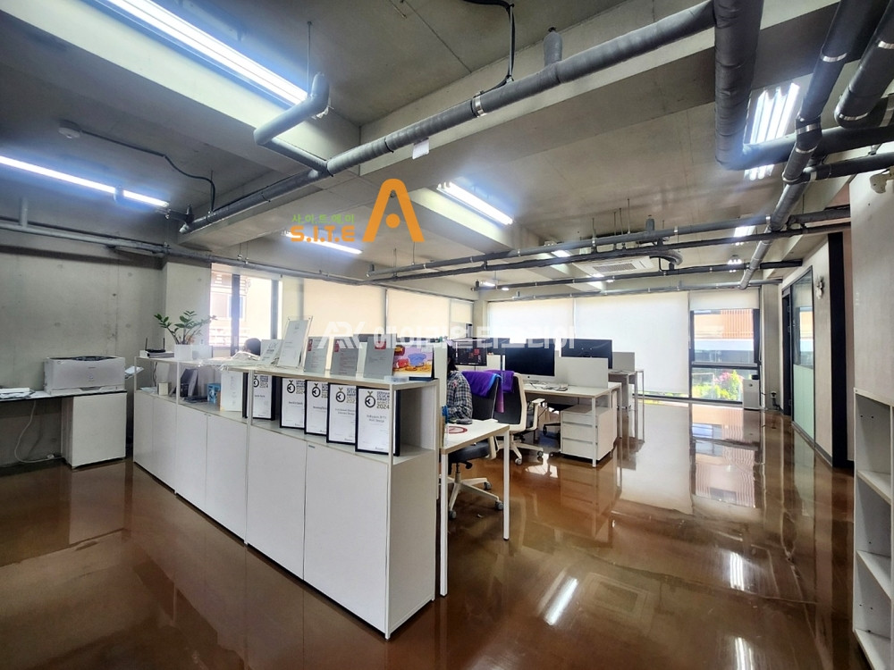 서울 강남구 논현동 강남 신사역 노출 인테리어의 논현동 사무실 임대 월세 매물번호 13014 사진 2