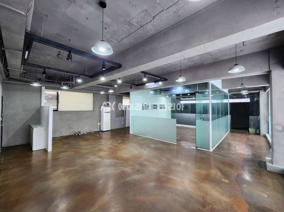 서울 강남구 논현동 신사역 도보5분이내 인테리어 완비 1층 사무실 월세 매물번호 25553 사진 1