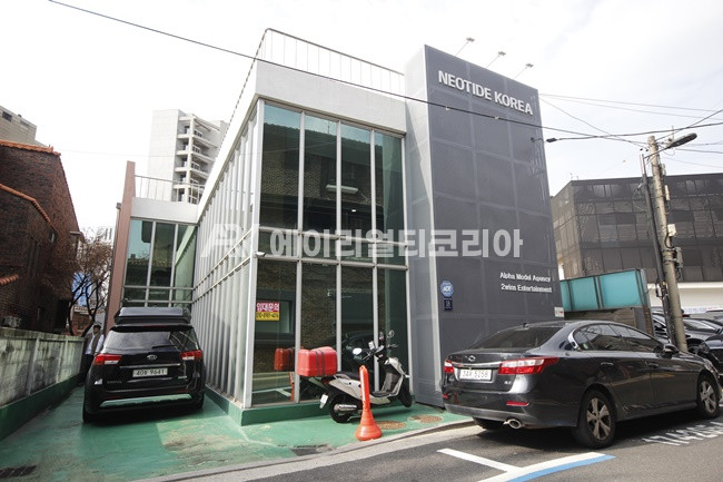 서울 강남구 역삼동 세련된 외관을 자랑하는 소형사옥임대 월세 매물번호 25698 사진 1