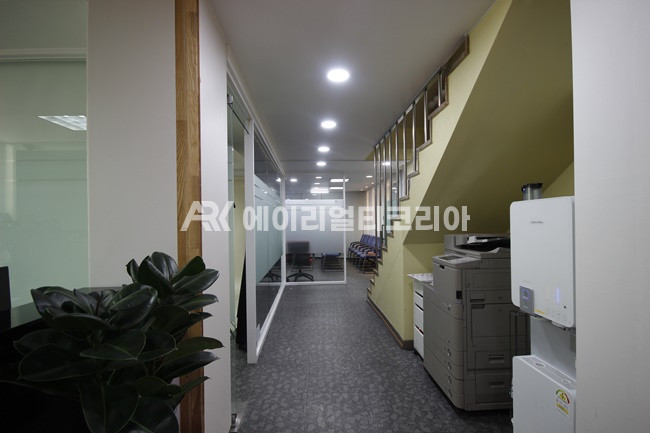 서울 강남구 역삼동 세련된 외관을 자랑하는 소형사옥임대 월세 매물번호 25698 사진 4