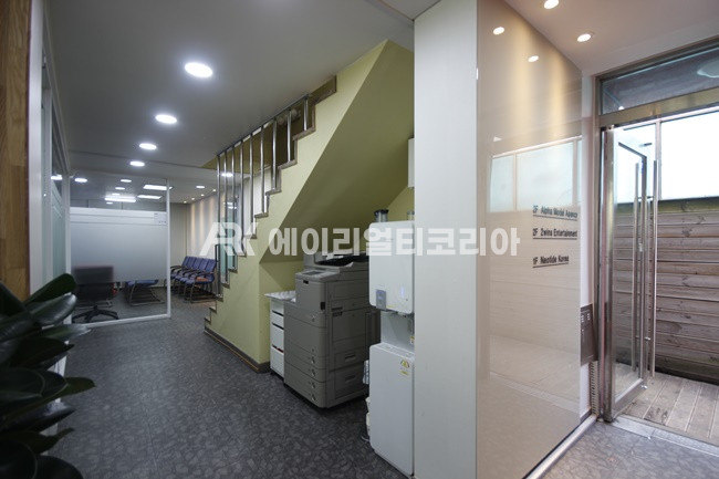 서울 강남구 역삼동 세련된 외관을 자랑하는 소형사옥임대 월세 매물번호 25698 사진 5