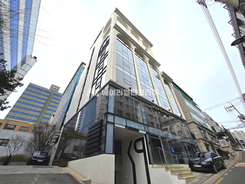 서울 강남구 역삼동 역삼동 역세권에 위치한 건물 전체 리모델링한 사무실 월세 매물번호 25789 사진 1