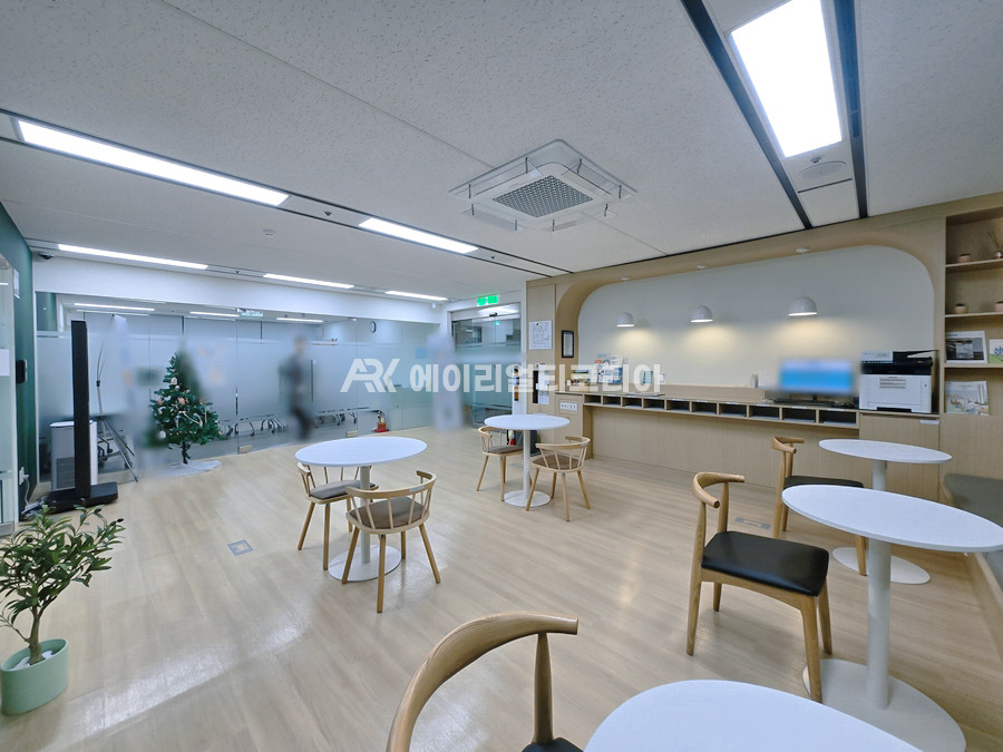 서울 강남구 대치동 선릉역 초역세권 중대형 대로 변 사무실 인테리어 완비 월세 매물번호 25930 사진 3
