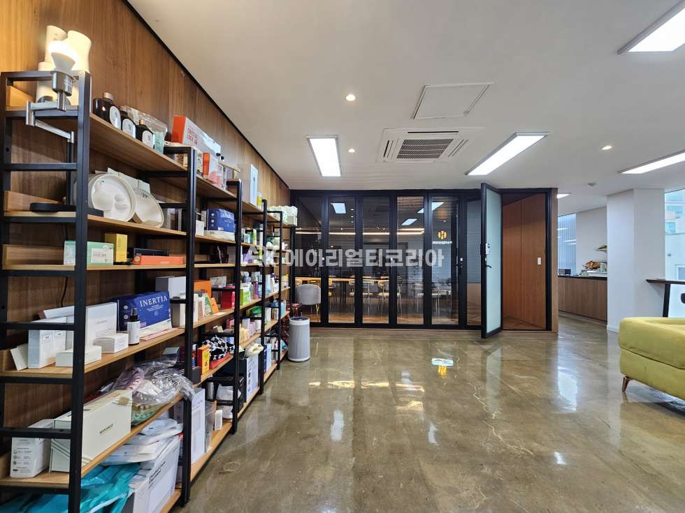 서울 강남구 논현동 논현동 역세권 대로변 인테리어 사무실 인테리어 승계만 가능 월세 매물번호 25948 사진 8