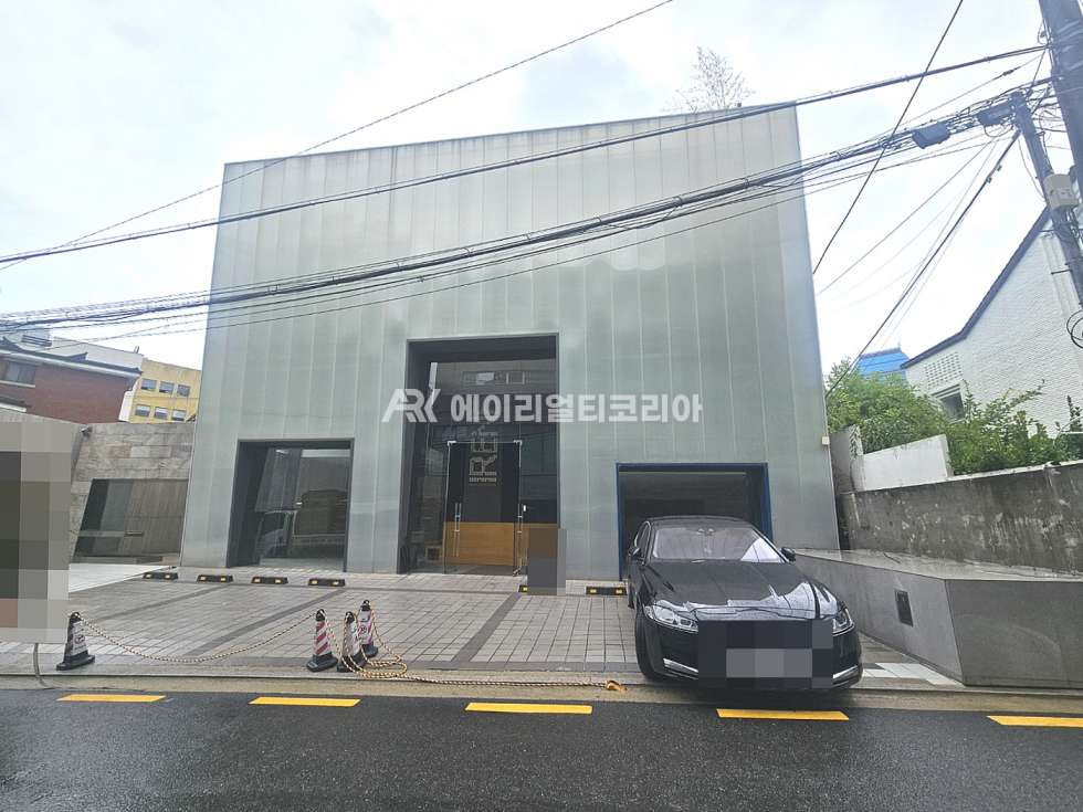 서울 강남구 역삼동 언주역 도보2분 보이드공간으로 인테리어 완비 월세 매물번호 26113 사진 1