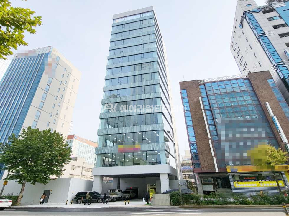 서울 서초구 서초동 교대역 30초 역세권 병의원 가능한 신축 건물 및 사무실 가능 월세 매물번호 26136 사진 1