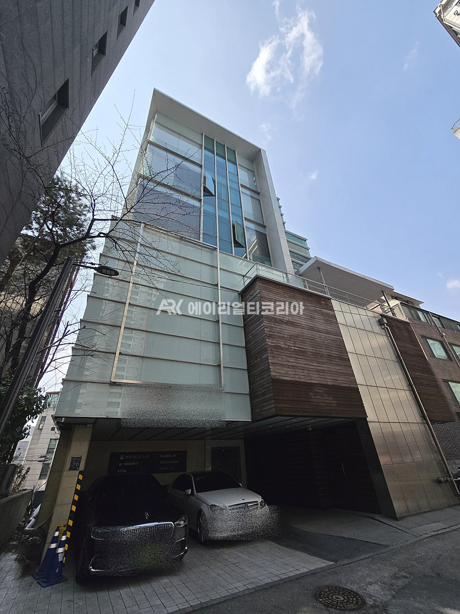 서울 강남구 신사동 언주로 대로변 이면 통사옥 통임대 인테리어 완비 주차7대 월세 매물번호 26230 사진 1