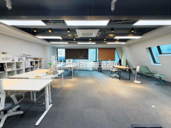 서울 강남구 역삼동 역삼동 인테리러 무상인수 깔끔한 사무실 임대 월세 매물번호 26241 사진 1