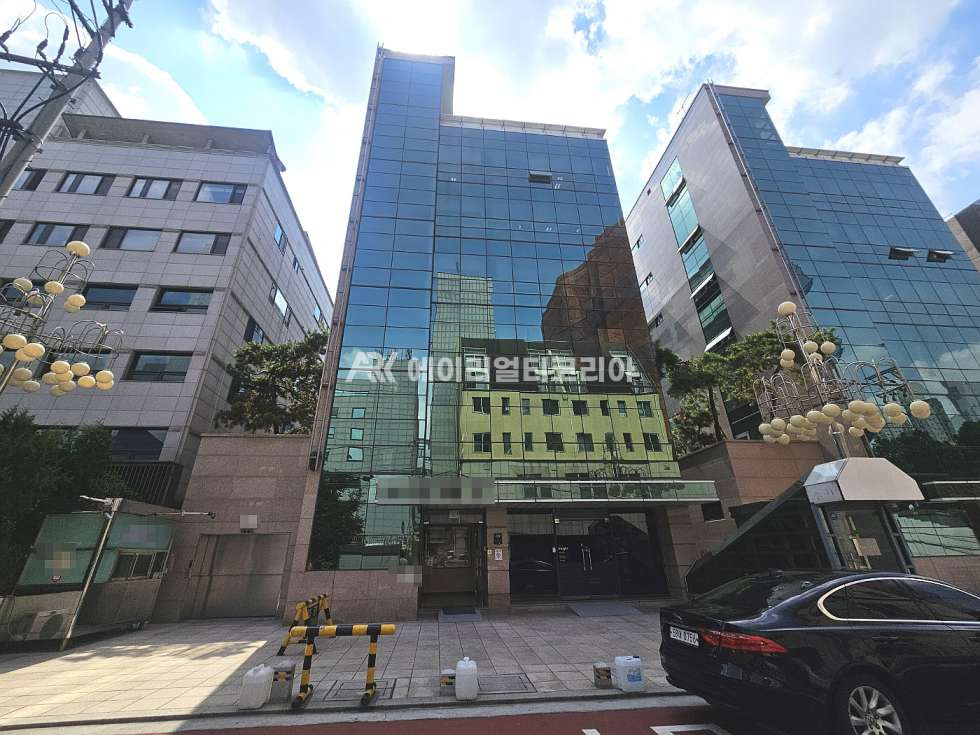 서울 서초구 잠원동 잠원삼양빌딩(비동)동 강남대로 이면 신사역 인근 1층 사무실 주차 2대 무료 단독 테라스 완비 월세 매물번호 26248 사진 2